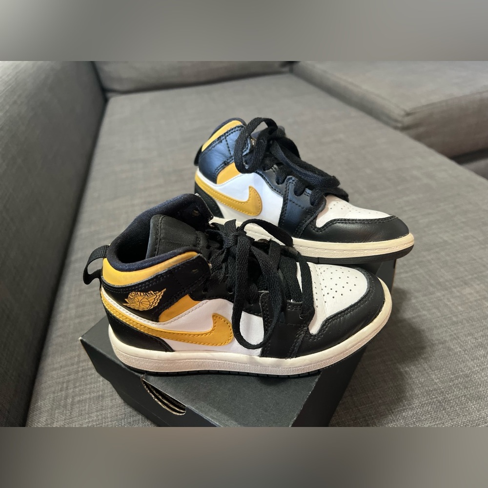 Nike boys air Jordan size 11c kids